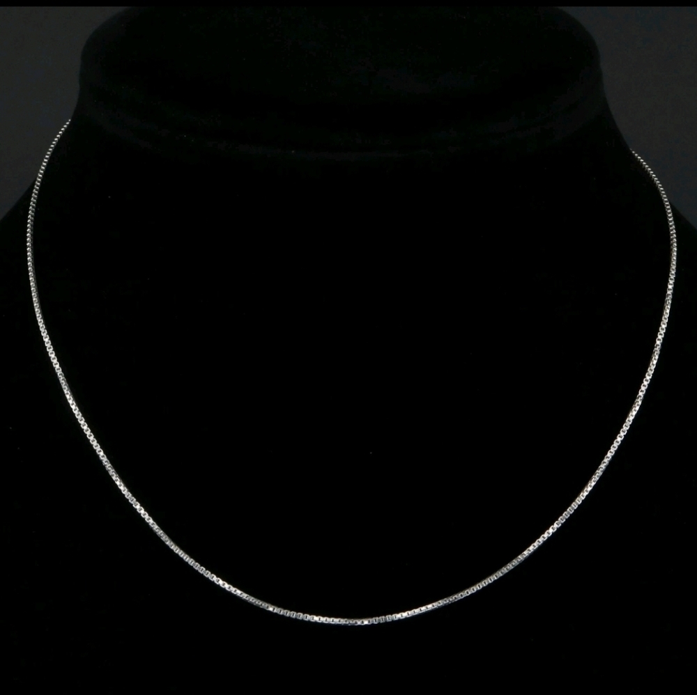 Sterling Silver - ITALY 1mm Box Chain 16" Necklace - 2g - Picture 1 of 5